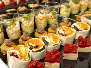 traiteur boutique située au pied du Luberon vous propose du traiteur, des pâtisseries, des macarons, des chocolats, du snacking, des plateaux apéritifs et de l'épicerie fine