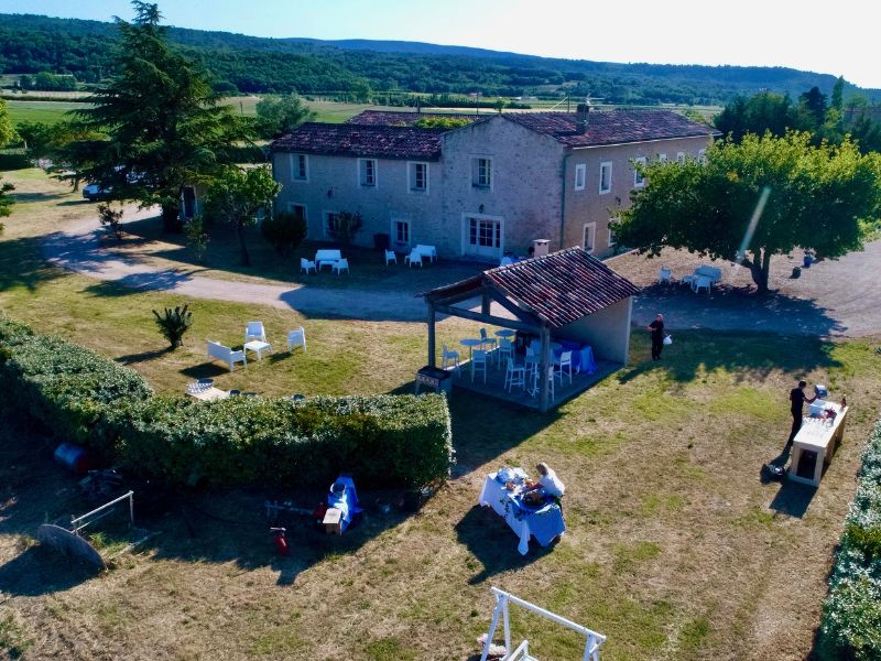 location site évènement vaucluse luberon au pied de Bonnieux