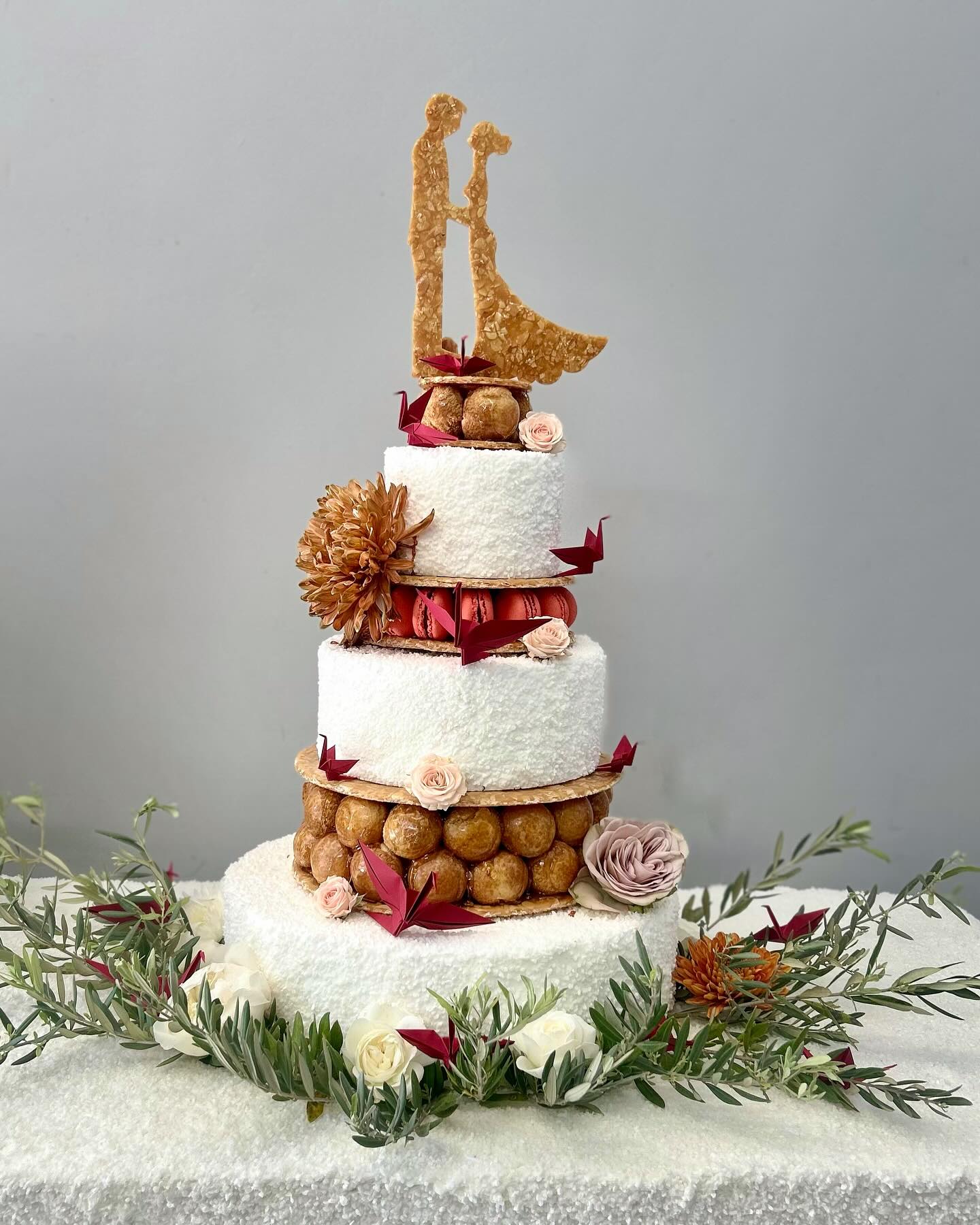 le Wedding Croq c'est une pièce maîtresse qui émerveille vos invités et ajoute une note de raffinement à votre réception.